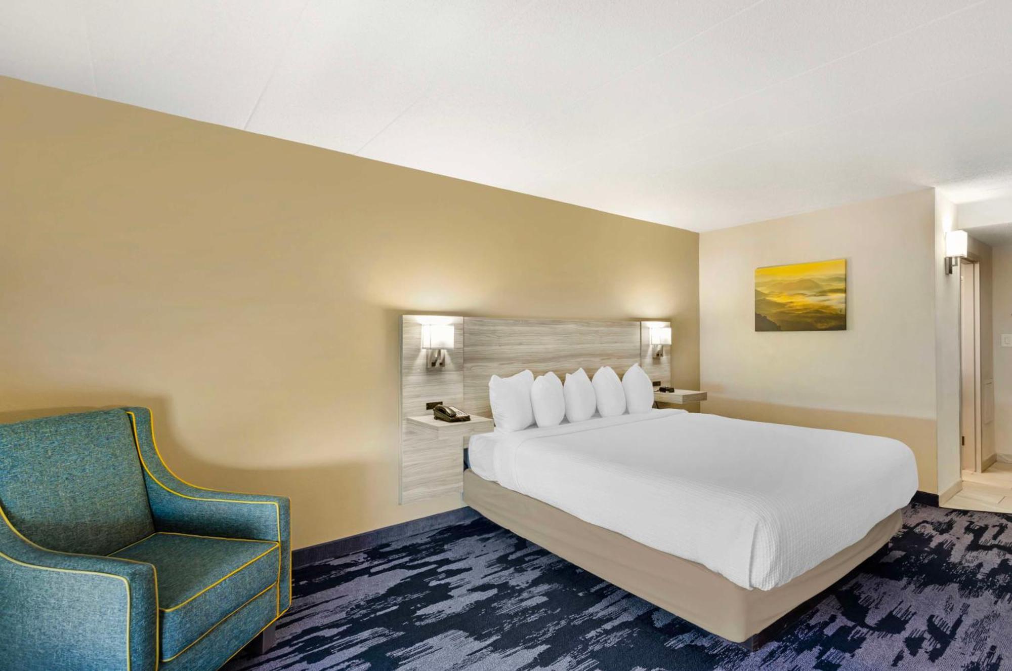 Best Western Plus Beckley Inn Exterior photo